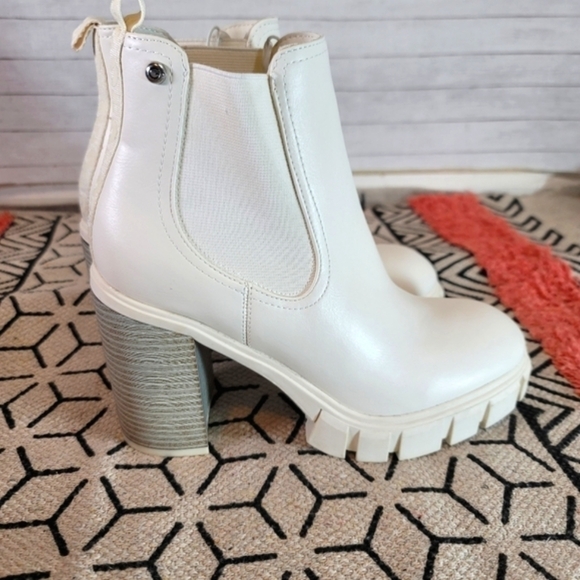 GBG KEONA IVORY CHUNKY PLATFORM BOOTS, SZ 8.5 - Picture 2 of 16